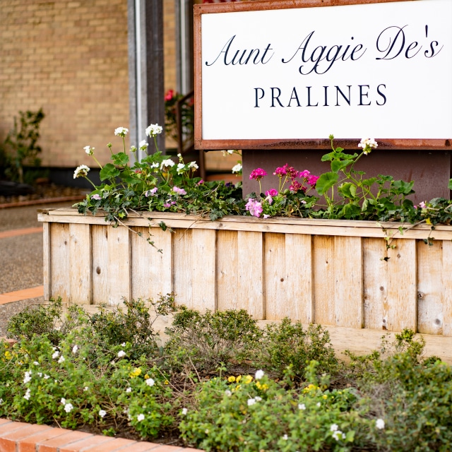 Aunt Aggie De's in Sinton, TX sells Gift Cards to make for a perfect gift.